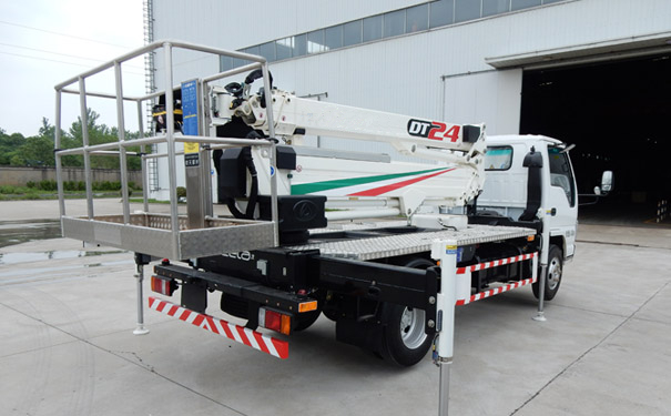 車載式<a href='http://m.5x2x.com/fltp/' target='_blank'>高空作業(yè)平臺(tái)</a>的結(jié)構(gòu)組成