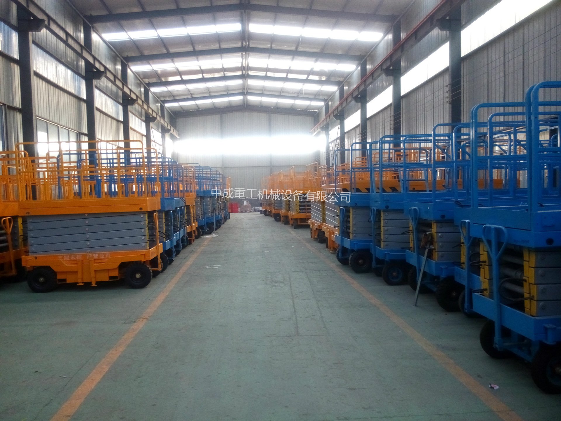 成都<a href='http://m.5x2x.com/sclifter/' target='_blank'>升降機廠家</a>定制導軌式升降平臺