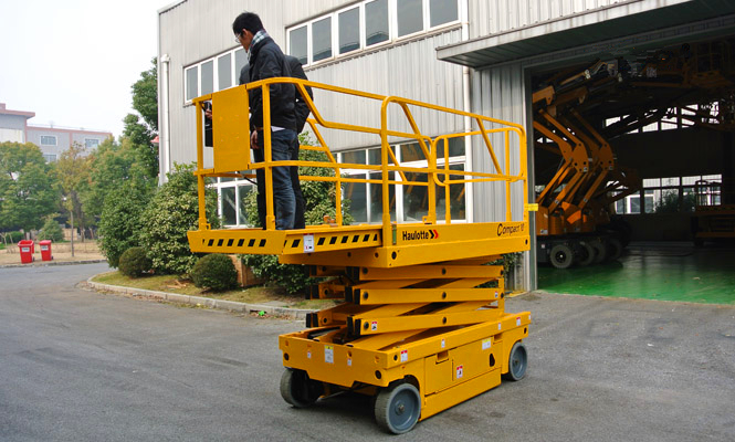 剪叉式高空作業(yè)平臺維修